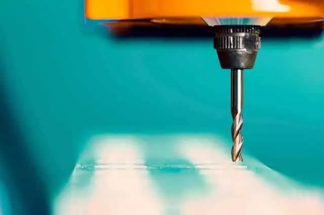 Műanyag megmunkálás – plexi és polikarbonát fúrás