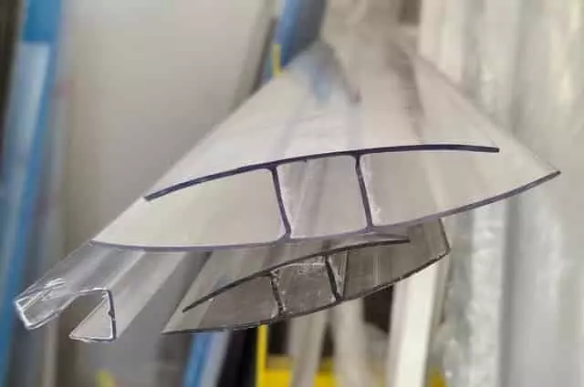 Polikarbonát U és H profil üregkamrás lemezhez, keresztmetszeti nézetben