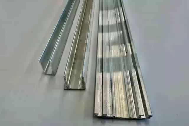 Polikarbonát alumínium leszorító és toldó profilok üregkamrás lemezhez