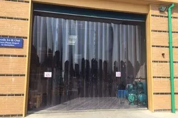 pvc függöny szervíz bejárati ajtón