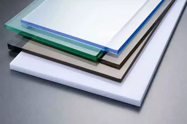 Tömör polikarbonát lemezek különböző vastagságban