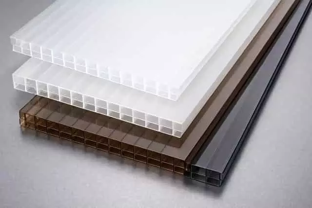 Üregkamrás polikarbonát lemezek víztiszta, opál, bronz és antracit színben