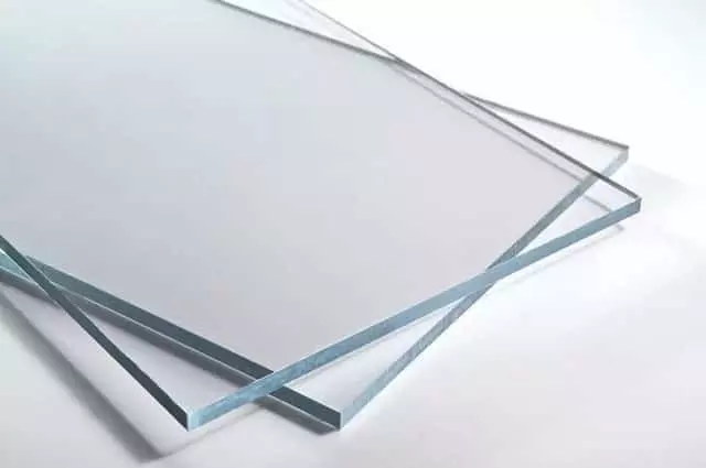 UV-álló, víztiszta tömör polikarbonát lemezek különböző vastagságban